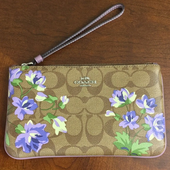 Coach Handbags - NWT💜Floral Coach Wristlet💜